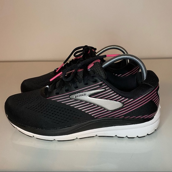 brooks dna sneakers